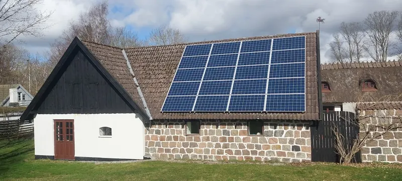 Residência com sistema solar no telhado